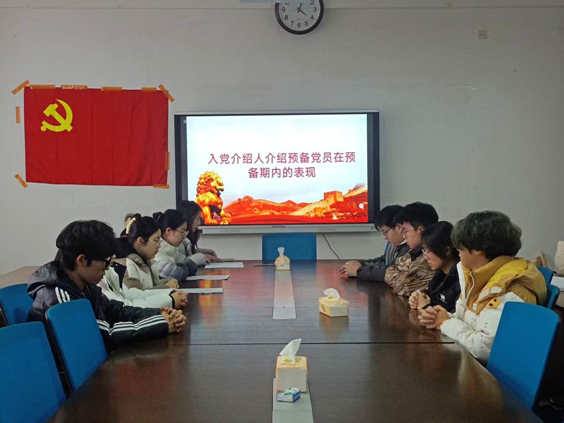 会议室里的人们AI 生成的内容可能不正确。
